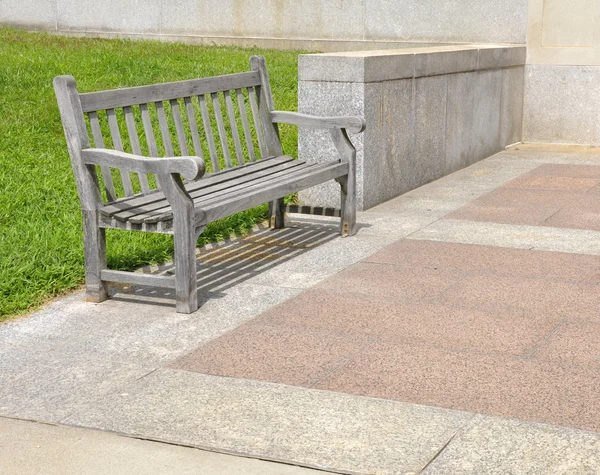 Simple outdoor bench — Stock Photo, Image