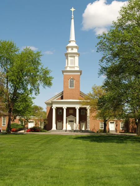Big red brick church in the country — Stock Photo, Image
