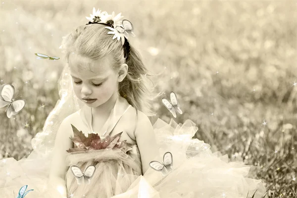 Barn i fairy kostym — Stockfoto