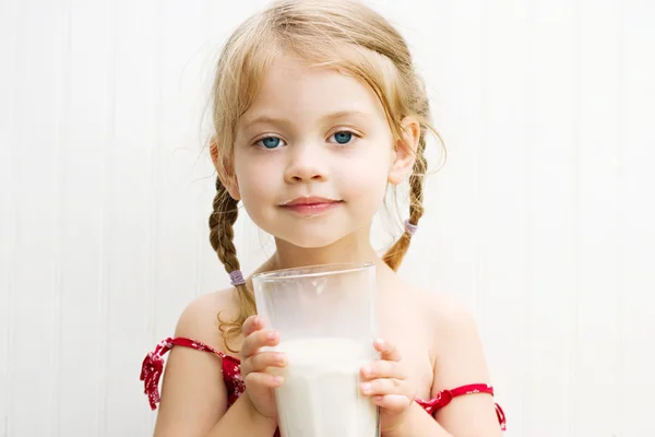 Mleko do picia przez dzieci — Zdjęcie stockowe