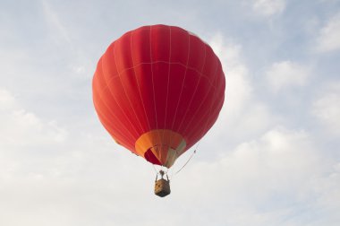 Kırmızı hava balonu