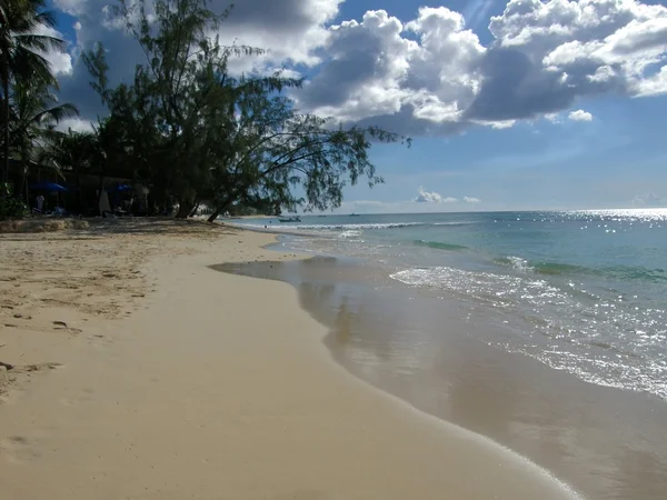 Piękną plażę i ocean — Zdjęcie stockowe