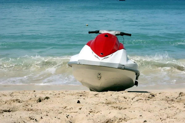 Jet boot op strand — Stockfoto