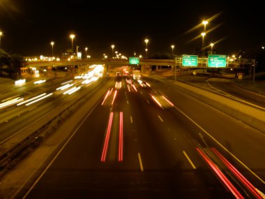 Gece karayolu trafiği