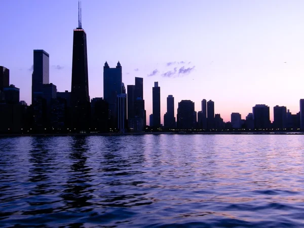 日没時のシカゴ都市景観シルエット — ストック写真