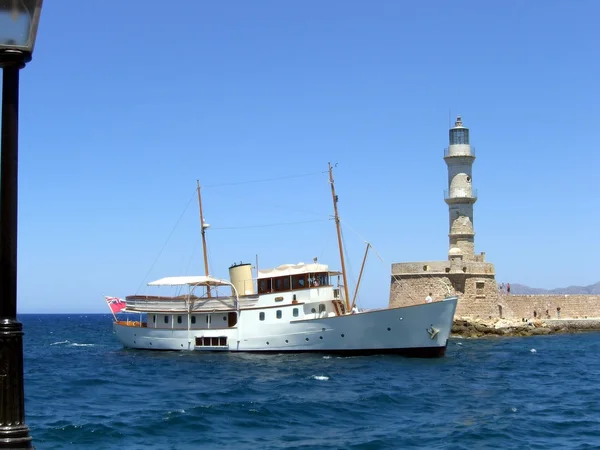 Boat and lighthouse in Chania , Greece — Stock Photo, Image