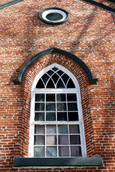Fenêtre médiévale église — Photo