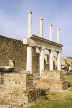 Pompei bazilika sütunlar