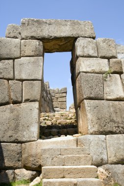 sacsayhuaman merdiven ve kapı