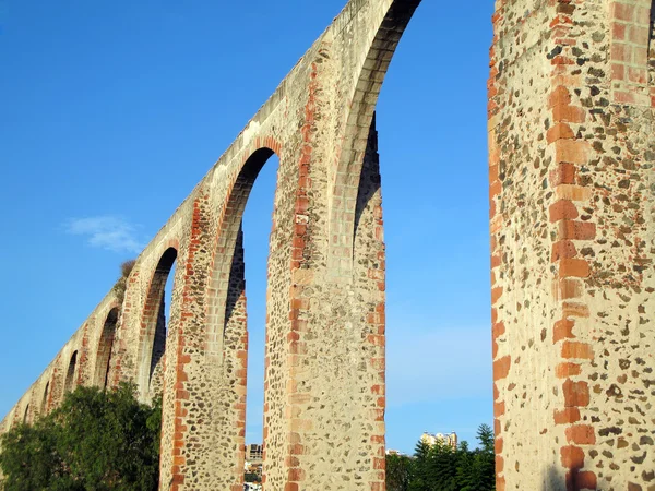 Queretaro 's los arcos Aquädukt. — Stockfoto