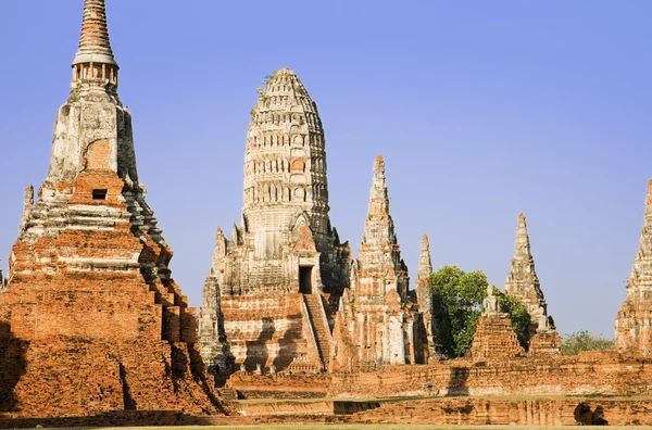 Ruinas del templo budista tailandés de Wat Chai Wattanara — Foto de Stock