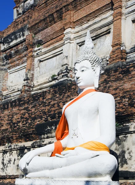 Estatua de Buda en Wat Yai Chai Mongkol de Tailandia — Foto de Stock