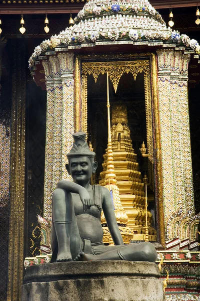 Wat Phra Kaeo Statue — Stock Photo, Image
