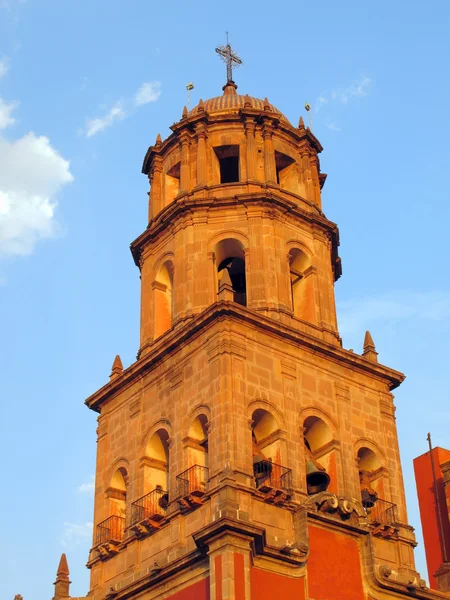 克雷塔罗教堂的钟楼 — 图库照片