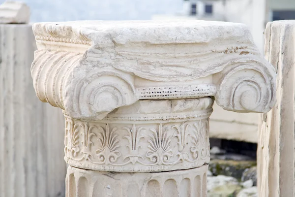 Griekse Ionische kolom — Stockfoto