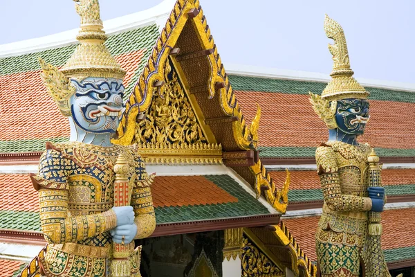 Guardianes del templo tailandés — Foto de Stock