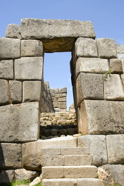 Sacsayhuaman trappor och dörröppning — Stockfoto