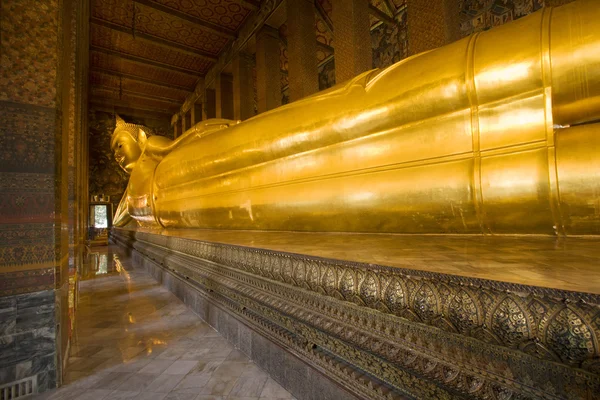 Wat pho, Buda uzanmış — Stok fotoğraf