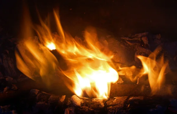 Flammor och glöd — Stockfoto