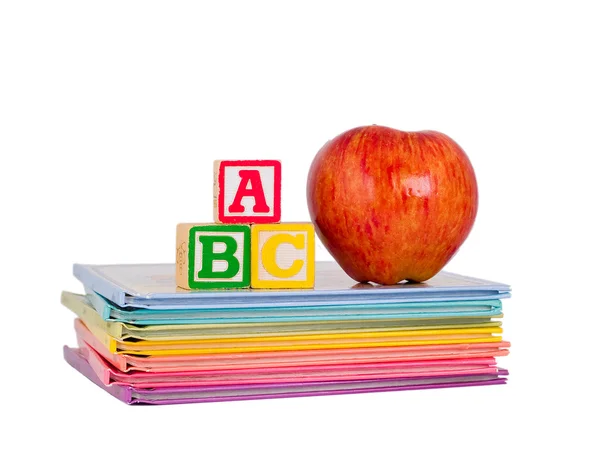 ABC blokları ve elma çocuk kitapları — Stok fotoğraf