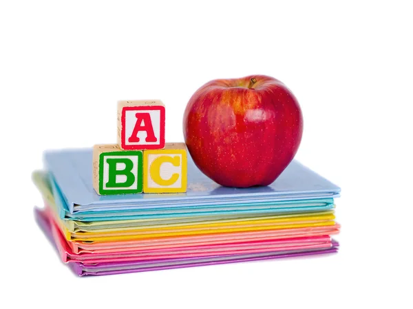 ABC blokken en Apple op kinderboeken — Stockfoto