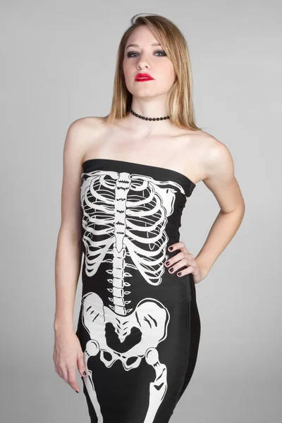 Skeleton kostuum vrouw — Stockfoto