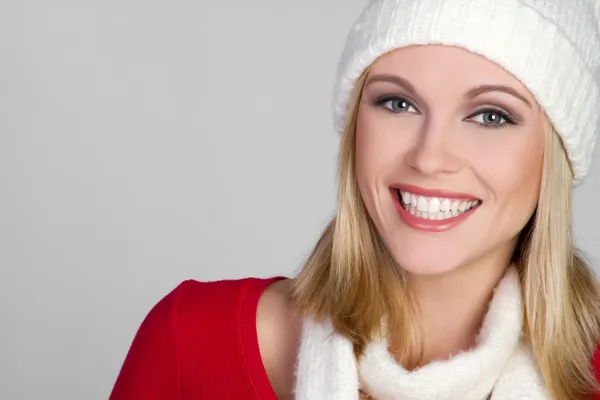 Lächelnde Winterfrau — Stockfoto