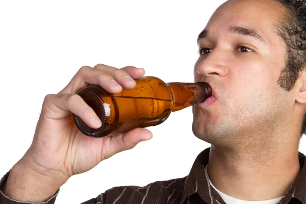 Uomo che beve birra — Foto Stock
