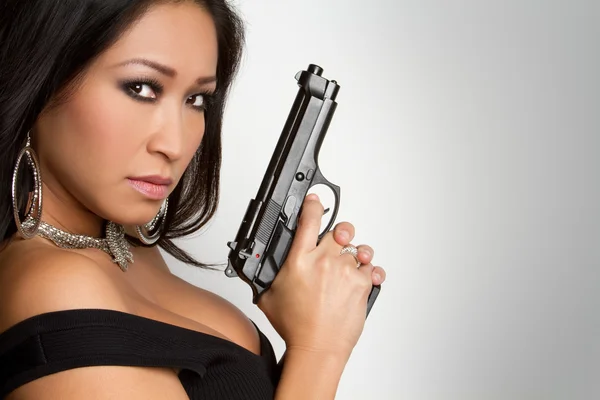 Aziatische pistool vrouw — Stockfoto