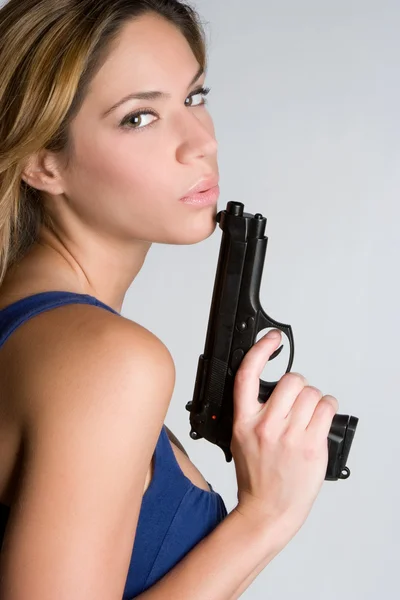 Nő gazdaság kézifegyver — Stock Fotó