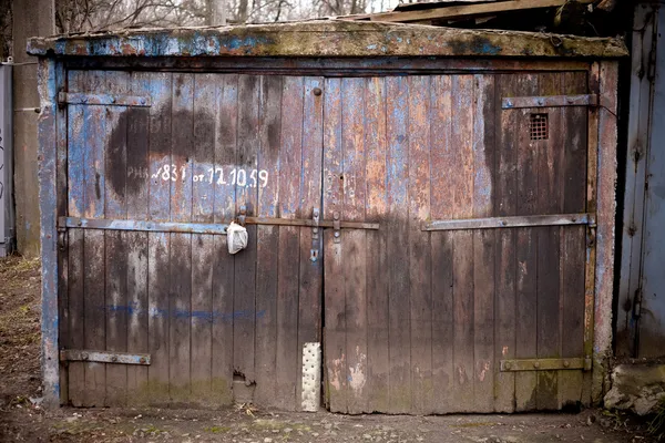 Old garage door — Stock Photo, Image