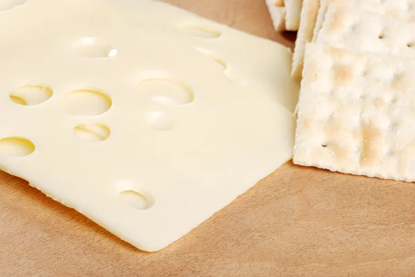Swiss cheese and crackers — Stock Photo, Image