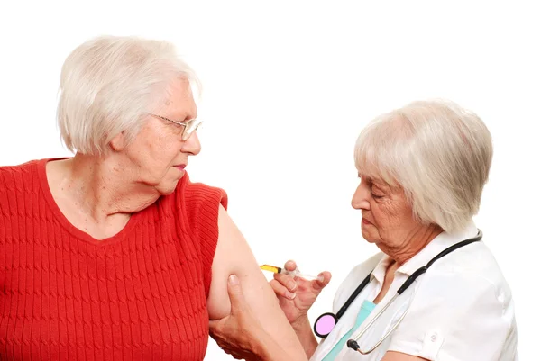 Senior doctor giving elderly injection — Stock Photo, Image