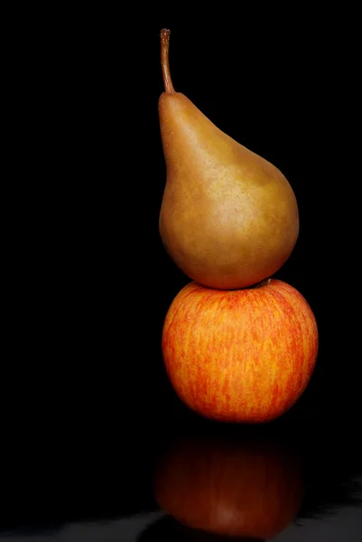 Bosc peer en gala apple — Stockfoto