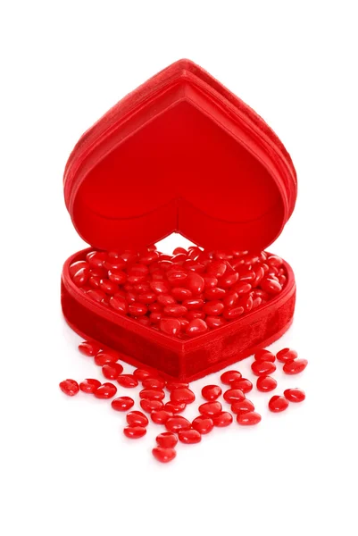 Cuori di cannella in una scatola di cuore rosso — Foto Stock