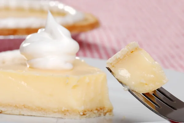 Bite of banana cream pie on a fork — Zdjęcie stockowe