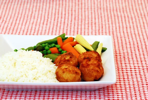 Chicken balls with rice and oriental veg — Stock Photo, Image