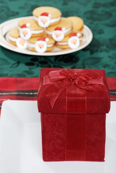 Karácsonyi ajándékot-egy tányérra — Stock Fotó