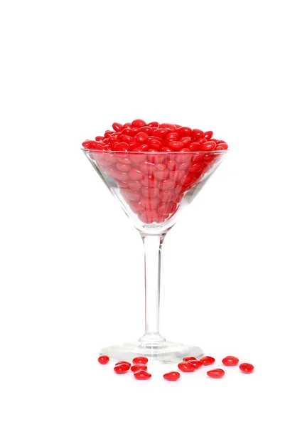 Corazones de caramelo en una copa de martini — Foto de Stock