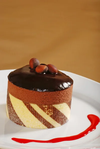 Chocolate truffle cake raspberry sauce — Stock Photo, Image