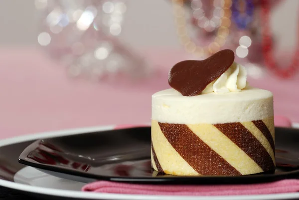Närbild vit choklad kaka dessert — Stockfoto