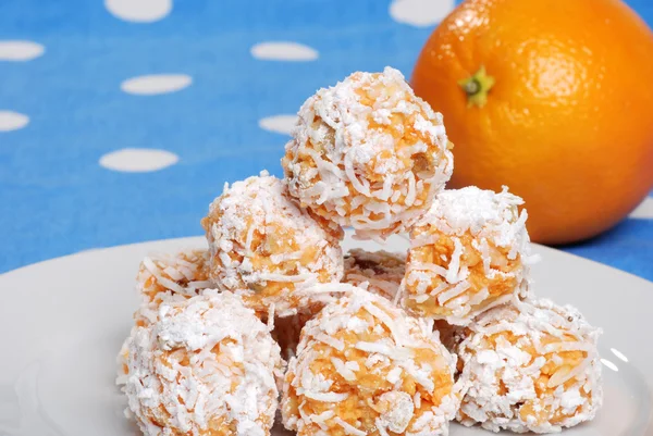 Fechar os cookies laranja bola de neve — Fotografia de Stock