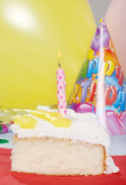 Closeup λεμόνι κέικ γενεθλίων — Φωτογραφία Αρχείου