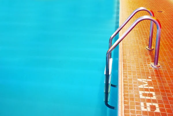 Escada da piscina — Fotografia de Stock