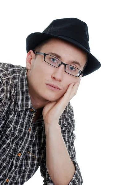 Νεαρός άνδρας, φορώντας γυαλιά και καπέλο — Φωτογραφία Αρχείου
