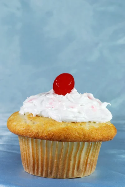 Cupcake with a cherry — Stock Photo, Image