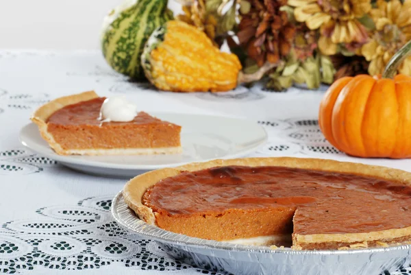 Cut pumpkin pie — Stock Photo, Image