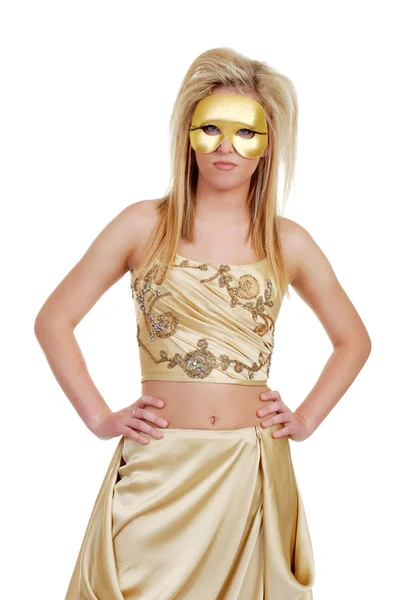 Blond kobieta w złoto z rękami na biodrach — Zdjęcie stockowe