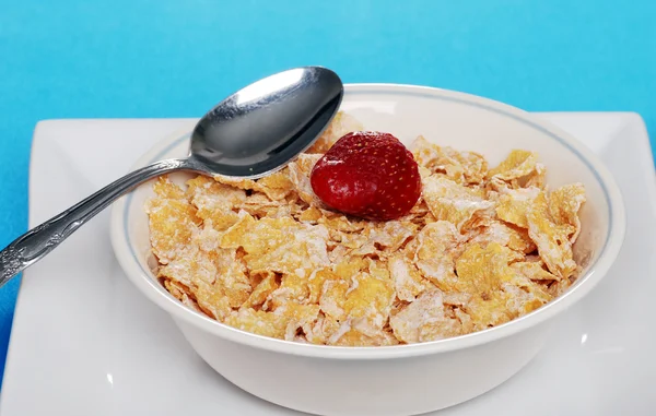 Bowl of flake cereal with a strawberry — Stock Photo, Image