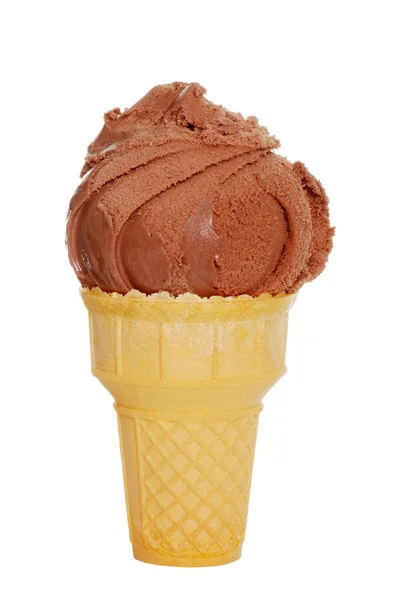 Шоколадне морозиво в конусі — стокове фото